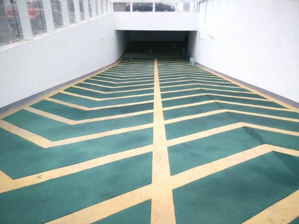 施工中環(huán)氧樹(shù)脂地坪涂裝存在的問(wèn)題，新天地漆業(yè)幫你解答